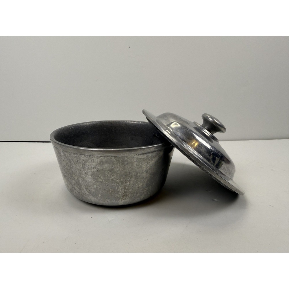 Vintage Wilton, Columbia PA. Pewter Small Serving, Sugar Bowl w/Lid Stamped - Picture 6 of 7